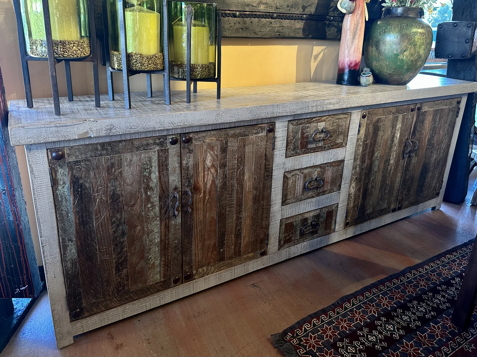 Gray Wash Chameleon Buffet
