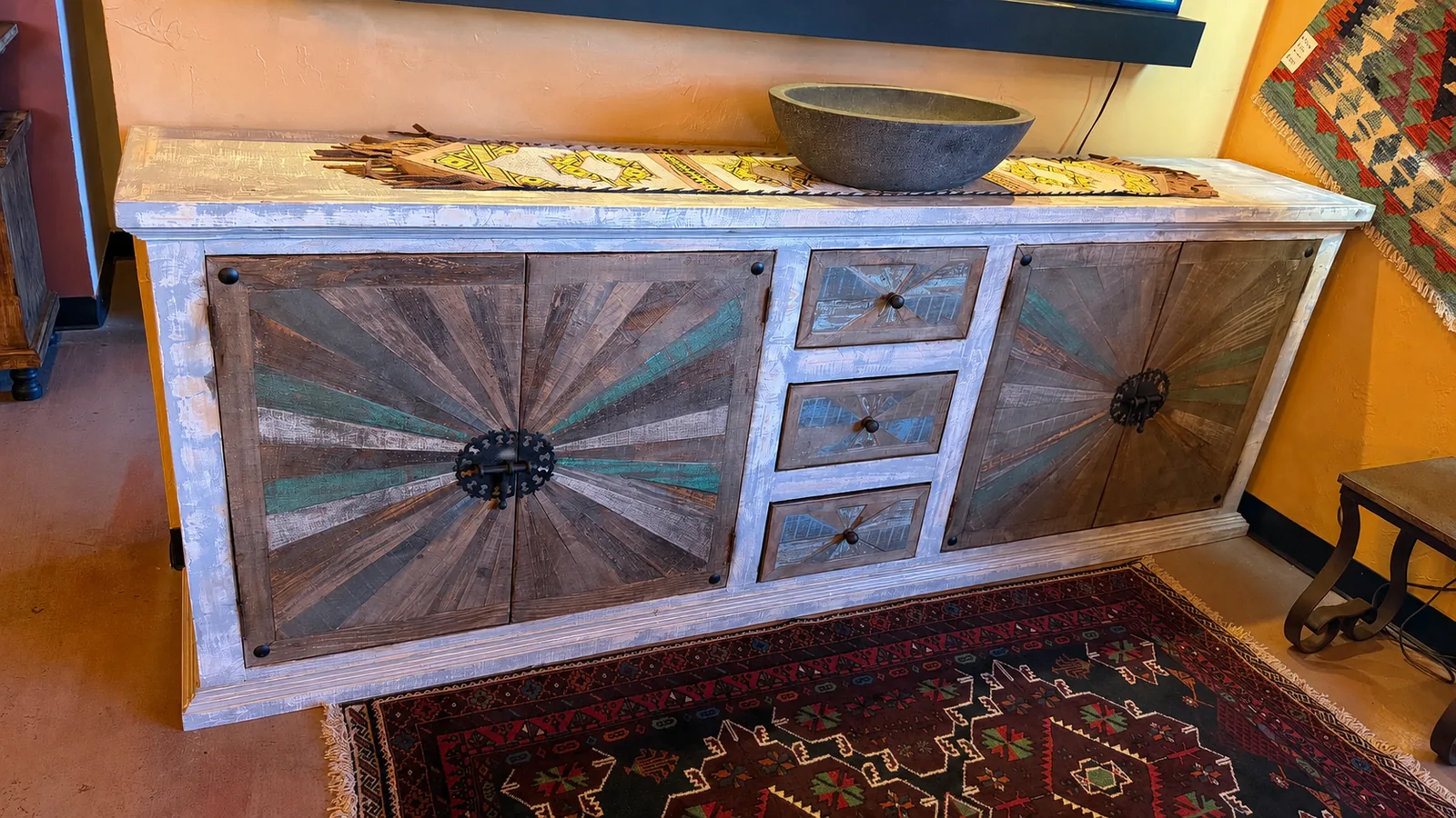 White Wash Chameleon Buffet