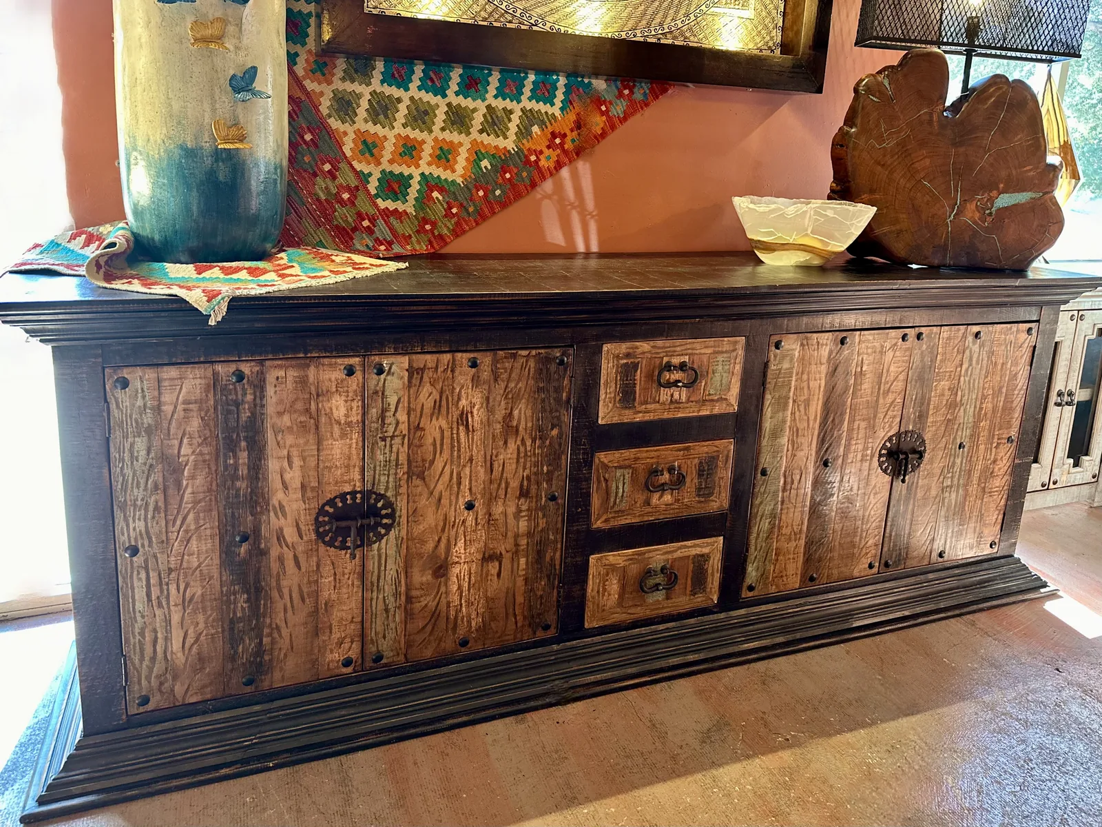 Black Wash Chameleon XL Buffet