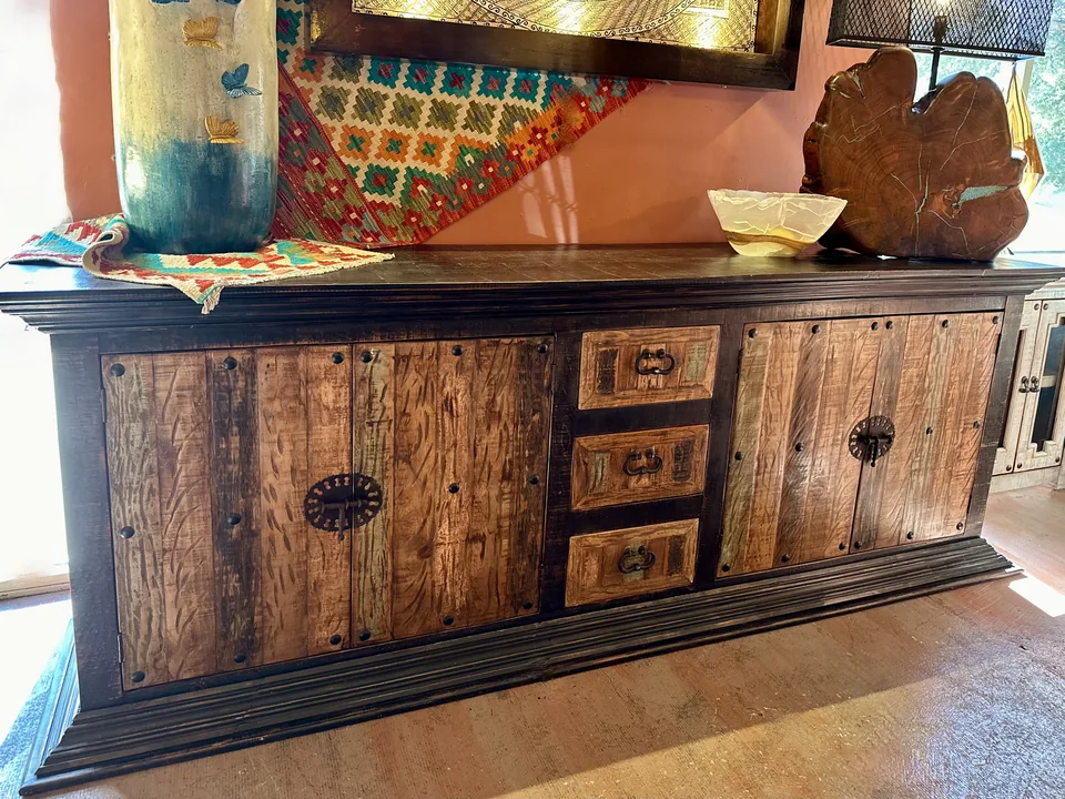 Black Wash Chameleon XL Buffet