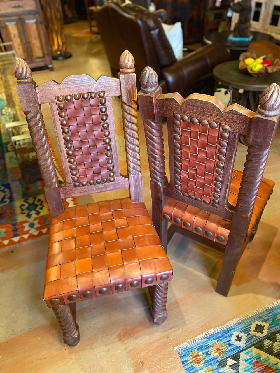 Rey Salomón Woven Leather Chair in Red Inglès