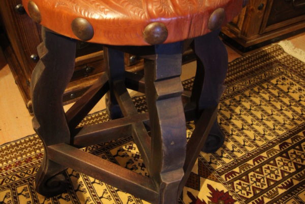 Round Tooled Leather Stool in Red Inglès
