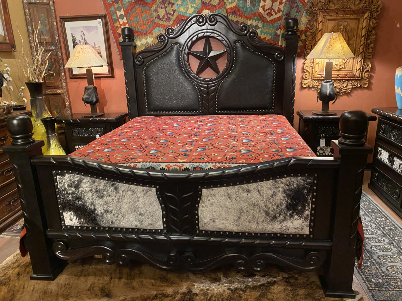 Texas Lone Star bed with Cowhide, in Black